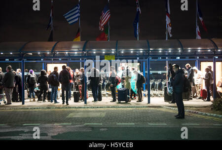 Londres, Royaume-Uni. 21 octobre, 2016. L'aéroport de London City évacués dans 'effrayer' chimiques. Crédit : Michael Tubi/Alamy Live News Banque D'Images