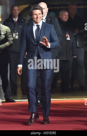 Berlin, Allemagne. 21 Oct, 2016. L'acteur américain et acteur Tom Cruise arrive pour la premiere du film de Jack Reacher : ne jamais revenir" à Berlin, Allemagne, 21 octobre 2016. Le film est d'ouvrir dans les salles allemandes le 10 novembre 2016. Photo : Klaus-Dietmar Gabbert/dpa/Alamy Live News Banque D'Images