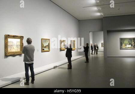 Paris, France. 20 Oct, 2016. Une vue de la salle d'exposition de l'exposition 'Icônes de l'Art moderne - La Collection Chtchoukine' dans la fondation Louis Vuitton à Paris, France, 20 octobre 2016. Photo : Sabine Glaubitz/dpa/Alamy Live News Banque D'Images