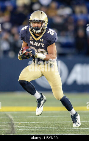 Annapolis, Maryland, USA. 22 octobre, 2016. Naval Academy dvd DISCHAN ROMINE (28) exécute à downfield Navy-Marine Corps Memorial Stadium, Annapolis, Maryland. © Amy Sanderson/ZUMA/Alamy Fil Live News Banque D'Images