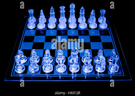 Échiquier de pièces en verre Banque D'Images