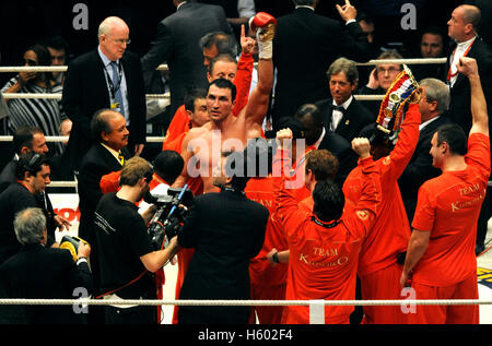 La boxe, Wladimir Klitschko, UKR, défait Eddie Chambers, USA, par KO, Heavyweight Championship lutte dans l'Esprit Arena Banque D'Images