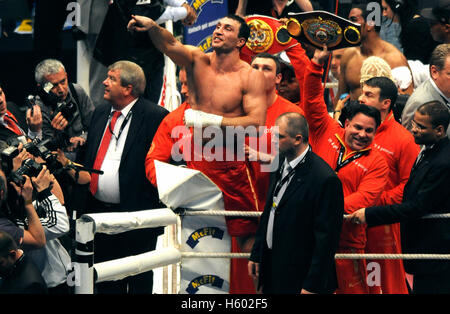 La boxe, Wladimir Klitschko, UKR, défait Eddie Chambers, USA, par KO, Heavyweight Championship lutte dans l'Esprit Arena Banque D'Images