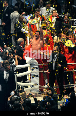 La boxe, Wladimir Klitschko, UKR, défait Eddie Chambers, USA, par KO, Heavyweight Championship lutte dans l'Esprit Arena Banque D'Images