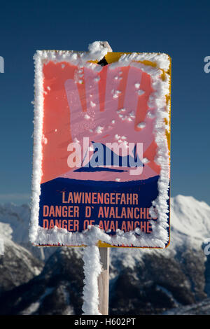 Danger d'avalanches, avertissement, gamme de Karwendel, Tyrol, Autriche, Europe Banque D'Images