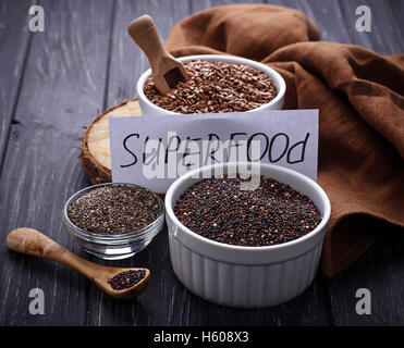 Divers L'air chia, quinoa, graines de lin. Selective focus Banque D'Images