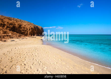 Plage de sable volcanique Mal Nobre avec montagnes, Jandia, Fuerteventura, îles Canaries, Espagne Banque D'Images