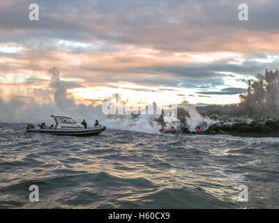 Excursion en bateau Hawaii lave Banque D'Images