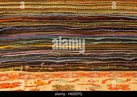 Pile de tapis et tapis orientaux, dinde Banque D'Images