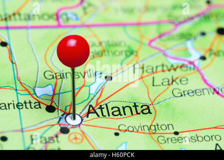 Atlanta épinglée sur une carte de la Géorgie, USA Banque D'Images