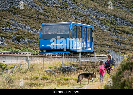 Transport de la Cairngorm Mountain funiculaire, chemin de fer le plus élevé au Royaume-Uni dans le Parc National de Cairngorms, en Écosse Banque D'Images