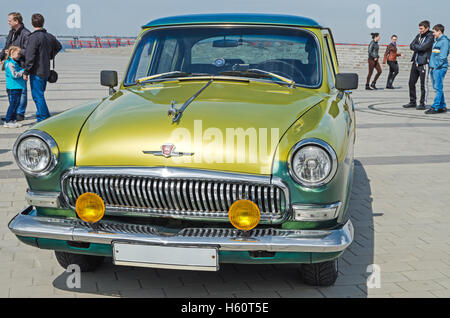 Kiev, Ukraine - le 30 octobre 2013 : Exposition de voitures et autres moto vintage technics Banque D'Images