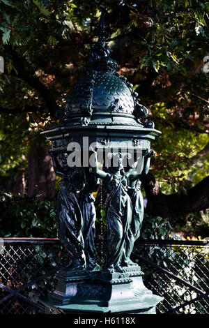 Fontaine Wallace à Montmartre, Paris, France Banque D'Images