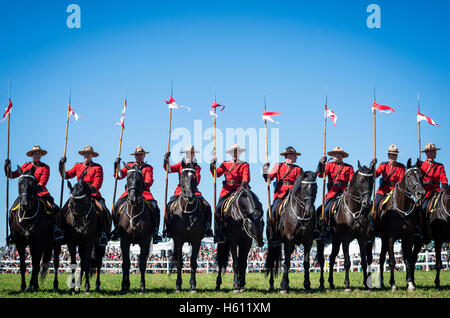 Gendarmerie royale du Canada au concours international de labour et exposition rurale dans la région de Minto, Ontario Canada Banque D'Images