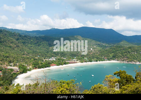 Sur une ligne de ciel tropical bay à l'île de Koh Phangan en Thaïlande. Thong Nai Pan Yai Bea Banque D'Images