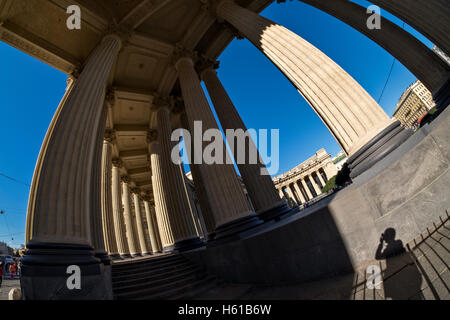 Les colonnes de la cathédrale Notre-Dame de Kazan à Saint-Pétersbourg. A été construite en 1811 Banque D'Images