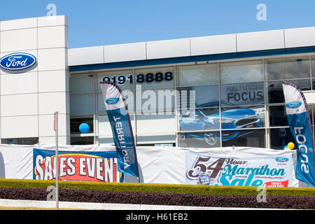 Concessionnaire automobile Ford Titan la vente de véhicules neufs et d'occasion voiture à Brookvale, banlieue nord de Sydney, Australie Banque D'Images