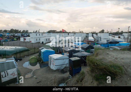 Vue générale de la GV 'jungle' De Calais camp de migrants à partir d'un point de vue élevé au-dessus du camp Banque D'Images