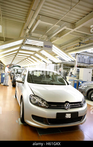 Golf voiture de production, usine VW à Wolfsburg, Basse-Saxe Banque D'Images