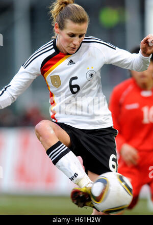 Simone, Laudher à women's international footballmatch Germany-North Corée 3-0 dans le MSV Arena à Duisburg Banque D'Images