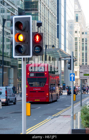Vue sur la rue typique de Canary Wharf Banque D'Images