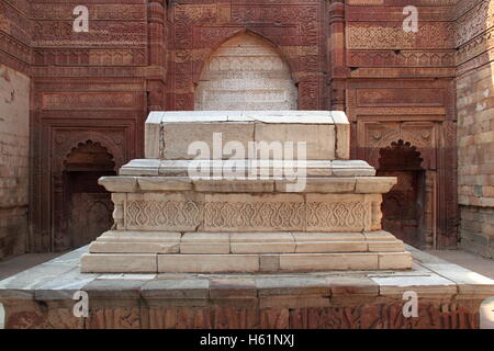 Shamsuddin Iltutmish's Tomb, complexe Qutb Minar (dépêche écrite, parc archéologique, Delhi, Inde, sous-continent indien, en Asie du Sud Banque D'Images