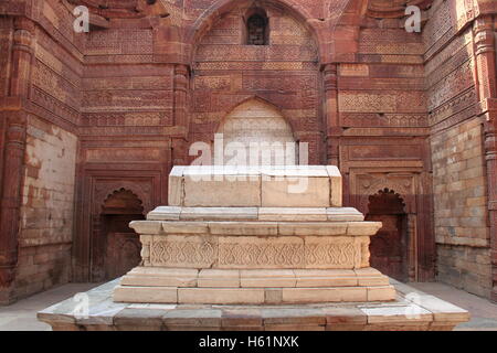 Shamsuddin Iltutmish's Tomb, complexe Qutb Minar (dépêche écrite, parc archéologique, Delhi, Inde, sous-continent indien, en Asie du Sud Banque D'Images