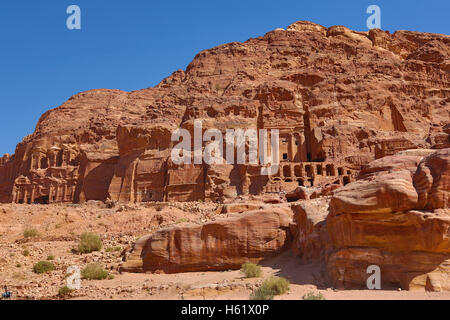 Les tombeaux royaux dans la roche ville de Petra, Jordanie Banque D'Images