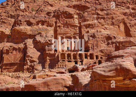 L'Urne tombe de les tombeaux royaux dans la roche ville de Petra, Jordanie Banque D'Images