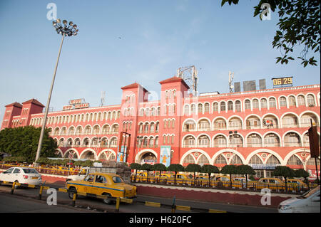 La gare de Howrah Junction, dans l'ouest du Bengale en Inde Kolkata matin. Banque D'Images