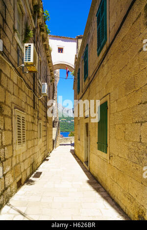 Une ruelle dans la vieille ville de Korcula, en Dalmatie, Croatie Banque D'Images