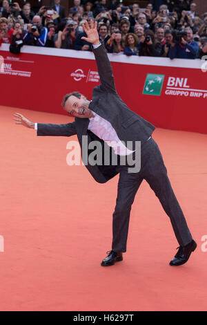 Rome, Italie. 23 Oct, 2016. Roberto Benigni, marche le tapis rouge lors de la 11e édition du Festival de Rome. Crédit : Barbara Como/Pacific Press/Alamy Live News Banque D'Images