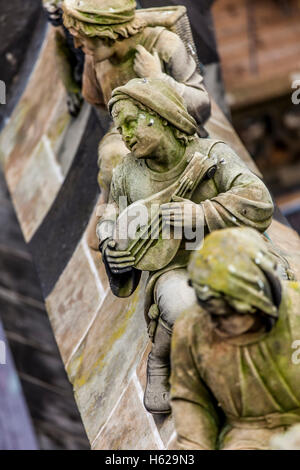 Des statues de figures fantasques et décoratif sur les contreforts de la cathédrale St.Jan à 's-Hertogenbosch, Pays-Bas Banque D'Images