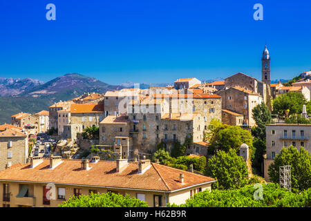 Sartene vieille ville de vert forêt et montagnes, Corse, France, Europe. Banque D'Images