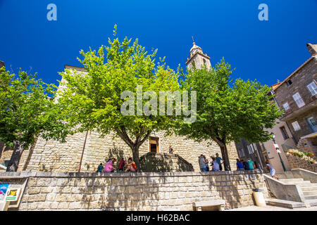 L'église Sainte Maria dans le vieux centre-ville de la ville de Sartene, Corse, France, Europe. Banque D'Images