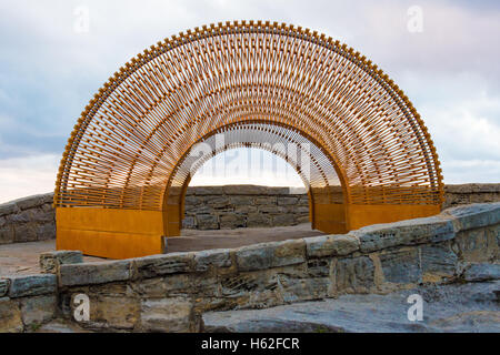 Sydney, Australie. 23 Oct, 2016. L'exposition annuelle d'art 'Sculpture' la mer le long de la promenade côtière de Tamarama à Bondi. L'exposition 2016 aura lieu du 20 octobre au 6 novembre. Credit : mjmediabox/Alamy Live News Banque D'Images