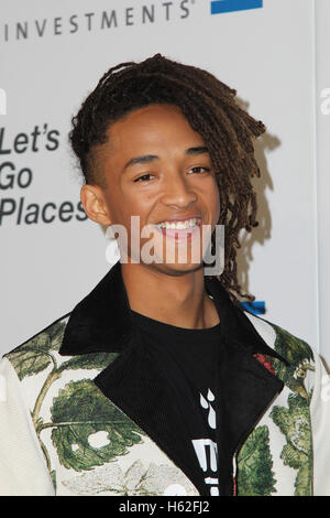 BURBANK, CA - le 22 octobre : Jaden Smith assiste à la 26e assemblée annuelle de l'environnement Media Association EMA Awards présenté par Toyota, Lexus et Calvert à Warner Bros Studios le 22 octobre 2016 à Burbank, Californie (Credit : Parisa Afsahi/MediaPunch). Banque D'Images