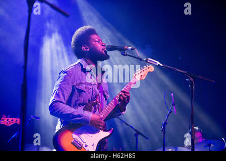 Manchester, UK. 22 octobre, 2016. Michael Kiwanuka en concert à l'O2 Apollo, Manchester, Royaume-Uni, le 22 octobre 2016 Crédit : John Bentley/Alamy Live News Banque D'Images