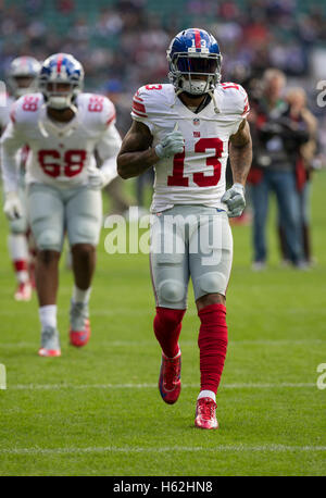 Twickenham, London, UK. 23 Oct, 2016. NFL International Series. Les Giants de New York contre la béliers. New York Giants Punt Returner Odell Beckham Jr l'échauffement avec le reste de l'équipe avant le match. Credit : Action Plus Sport/Alamy Live News Banque D'Images