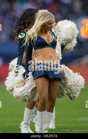 Twickenham, London, UK. 23 Oct, 2016. NFL International Series. Les Giants de New York contre la béliers. LA Béliers des Cheerleaders. Credit : Action Plus Sport/Alamy Live News Banque D'Images