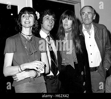 1 janvier 2011 - SHIRLEY FONDA, TOM HAYDEN, Jane Fonda et Henry Fonda.# 29230. © Globe Photos/ZUMAPRESS.com/Alamy Live News Banque D'Images