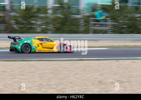 23 octobre, 2016. Estoril, Portugal. Le # 5 de l'équipe de l'Oregon (ITA), entraînée par Pedro Moleiro (EPR) et Adalberto Baptista (BRA) pendant la course de Renault Sport Trophy, au cours de l'European Le Mans Series Estoril Week-End Crédit : Alexandre de Sousa/Alamy Live News Banque D'Images