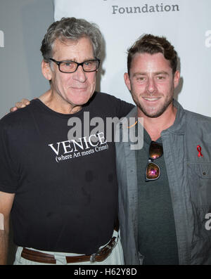 Paul Michael Glaser et Jake Glaser assister à Elizabeth Glaser Pediatric Aids Foundation "A Time for Heroes" festival familial à Smashbox Studios le 23 octobre 2016 à Culver City, Californie. Banque D'Images