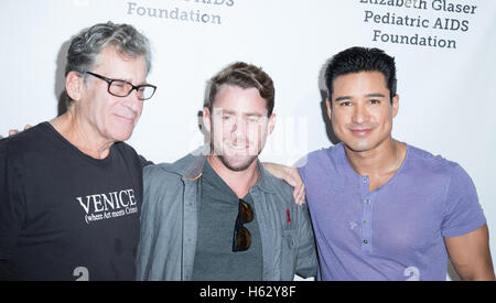 Paul Michael Glaser, Jake Glaser et Mario Lopez assister à Elizabeth Glaser Pediatric Aids Foundation "A Time for Heroes" festival familial à Smashbox Studios le 23 octobre 2016 à Culver City, Californie. Banque D'Images