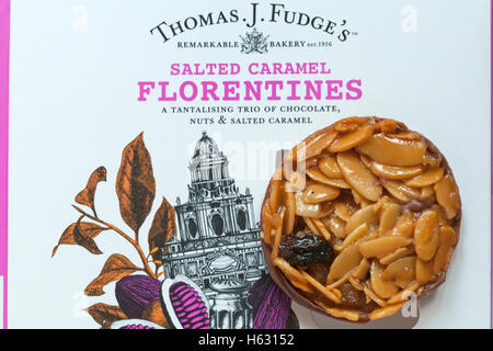 Thomas J. Fudge caramel salé du florentins un alléchant trio de chocolat, noix et caramel au beurre salé - Boîte à Florence Banque D'Images