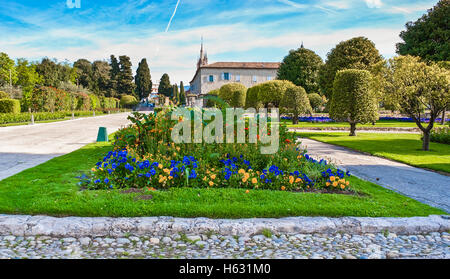 Le jardin magnifiquement paysagé du monastère de notre-Dame de Cimiez, situé sur la colline dans le quartier serein de Cimiez, Nice, France Banque D'Images