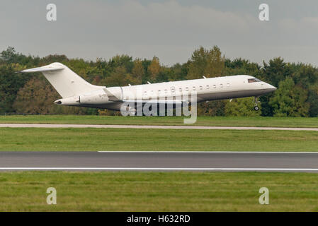 G-GOYA Bombardier BD-700-1A10 Global Express de l'aéroport de Manchester en Angleterre.uk. L'arrivée, Banque D'Images