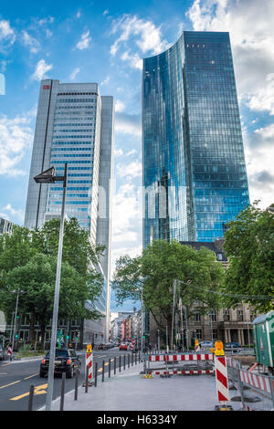 FRANKFURT AM MAIN, ALLEMAGNE - le 19 mai 2016 : Voir des gratte-ciel de Francfort, Taunustor. Banque D'Images