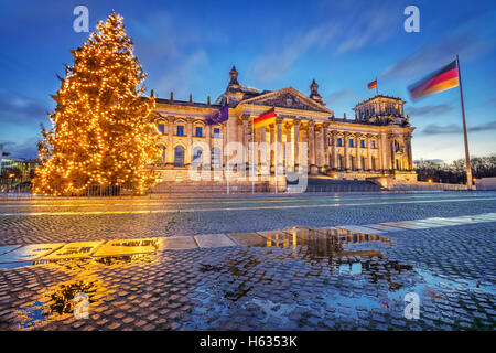 Et l'arbre de Noël du Reichstag à Berlin Banque D'Images