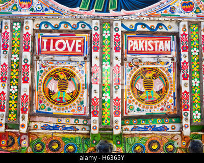 J'aime le Pakistan , close up of decorative, panneau peint en couleur sur un chariot traditionnel typique sur l'affichage à Oslo Norvège Banque D'Images